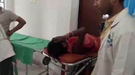 इकौना: गोविंदपुर तिराहे के पास कार की टक्कर से बाइक सवार पति-पत्नी और पैदल जा रही महिला हुई घायल, इलाज के दौरान पति की हुई मौत