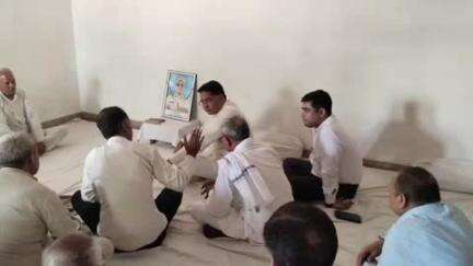 डीग: नरायना कटता पहुंचे जिला प्रभारी मंत्री सुरेश सिंह रावत व विधायक डॉ. शैलेश सिंह, रेंजर के शोकाकुल परिवार को बंधाया ढांढस