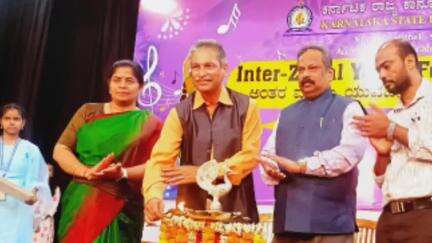 ಹುಬ್ಬಳ್ಳಿ ನಗರ: ಜೀವನದಲ್ಲಿ ದೊರೆಯುವ ಅವಕಾಶಗಳನ್ನು ಸರಿಯಾಗಿ ಬಳಸಿಕೊಳ್ಳಿ: ನಗರದಲ್ಲಿ ಅಖಿಲ ಭಾರತ ಆಕಾಶವಾಣಿ ಎ ಗ್ರೇಡ್ ನಾಟಕ ಕಲಾವಿದ ಡಾ. ಶಶಿಧರ‌ ನರೇಂದ್ರ