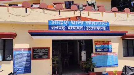 लोहाघाट:मानेश्वर में 01 किलो 379 ग्राम चरस के साथ दुकानदार गिरफ्तार परचून की दुकान की आड़ में कर रहा था चरस तस्करी।
