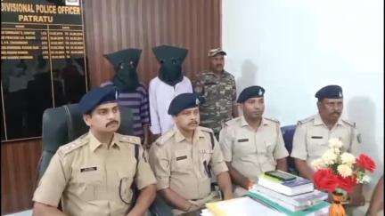 पतरातू: पतरातु पुलिस ने नाबालिग से दुष्कर्म के दो आरोपियों को न्यायिक हिरासत में भेजा, एसडीपीओ कार्यालय में प्रेस कॉन्फ्रेंस