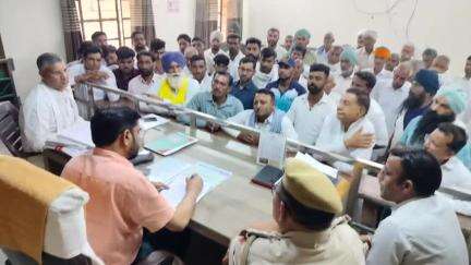 सूरतगढ़: चक 1LLP में इंटरलॉकिंग सड़क से ग्रामीण परेशान, विधायक और पूर्व विधायक के साथ एसडीएम को दिया ज्ञापन