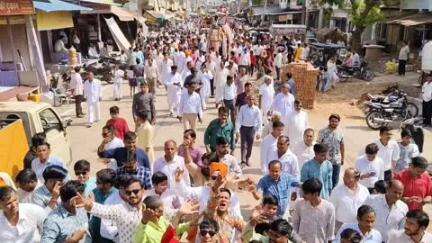 कठूमर: खेडली कस्बे में मुमूक्षु कल्पना जैन के वर्षीदान कार्यक्रम का हुआ आयोजन, जैन समाज ने निकाली भव्य शोभायात्रा