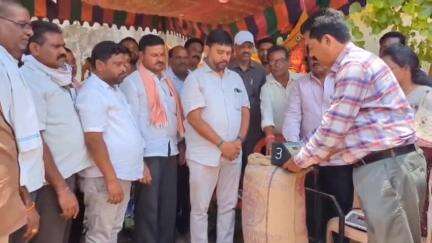 సిర్పూర్ టి: కౌటాల మండల కేంద్రంలో వరి ధాన్యం కొనుగోలు కేంద్రాన్ని ప్రారంభించిన ఎమ్మెల్యే డాక్టర్ పాల్వాయి హరీష్ బాబు