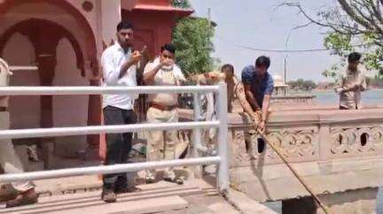 कोलायत: कोलायत की कपिल सरोवर में डूबा युवक, डूबने से युवक की हुई मौत, पुलिस ने शव बाहर निकलवाया,शव की शिनाख्त हुई