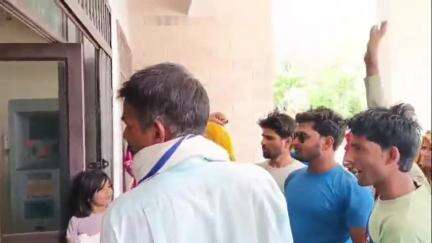 गंगापुर: गंगापुर सिटी वजीरपुर में ग्रामीणों ने पेयजल की समस्या को लेकर एसडीएम को दिया ज्ञापन