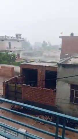 नारनौंद में आज तेज हवाओं के साथ हुई बारिश