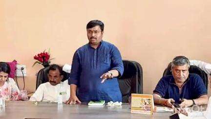 सिकंंदराबाद: सिकंदराबाद में कांग्रेस के वरिष्ठ नेता नितिन भटनागर के आवास पर कांग्रेस जिला अध्यक्ष की अध्यक्षता में बैठक का हुआ आयोजन