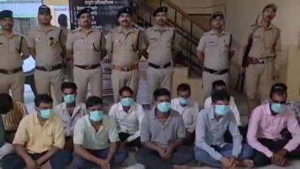 जसपुर: कोतवाली पुलिस ने सार्वजनिक स्थानों पर शराब पीने वाले 12 आरोपियों को अलग-अलग स्थानों से किया गिरफ्तार