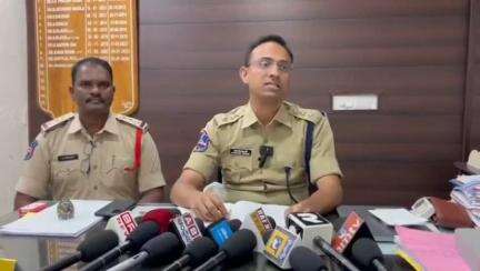 ముధోల్: బైంసా పట్టణంలో అక్రమంగా గంజాయి  అమ్ముతున్న ఇద్దరు అరెస్ట్, 1.5 కేజీల గంజాయి స్వాధీనం: ASP