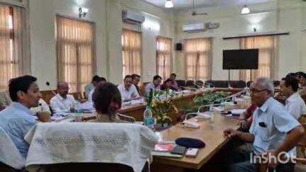 हल्द्वानी: सर्किट हाउस काठगोदाम में कुमाऊं कमिश्नर दीपक रावत ने लैंड फ्रॉड के मामले को लेकर की बैठक