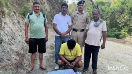 डेरा गोपीपुर: संसारपुर टेरेस थाना पुलिस ने गुप्त सूचना के आधार पर एक व्यक्ति से बरामद की 24 बोतल संतरा देसी शराब