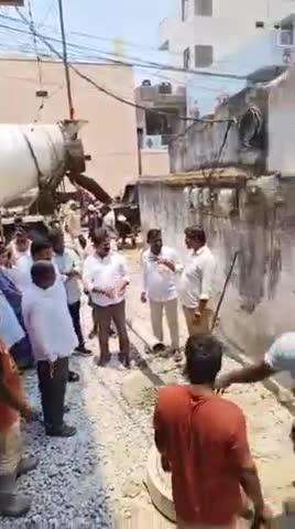 మేడ్చల్: నాచారంలో సిమెంటు రోడ్డు నిర్మాణ పనులను పరిశీలించిన కార్పొరేటర్ శాంతి సాయి జన్ శేఖర్