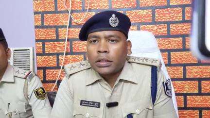 उचकागांव: हथुआ: उचकागाँव के सलेमपट्टी में बंधक बनाकर लूट, एक गिरफ्तार, चांदी के जेवरात बरामद
