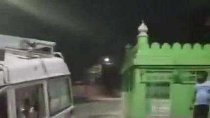 हुज़ूर: भोपाल के लाल परेड ग्राउंड के पास दरगाह से टकराई पुलिस की गाड़ी, कोई हताहत नहीं