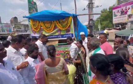 ఎల్లారెడ్డి: ఎల్లారెడ్డి లో అంబలి వితరణ కేంద్రాన్ని ప్రారంభించిన ఎమ్మెల్యే మదన్ మోహన్ రావు