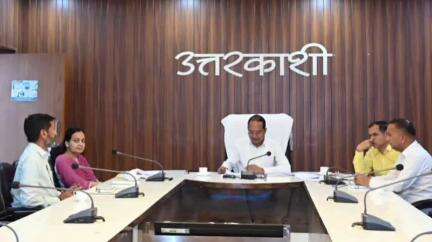 जोशियाड़ा: एडीएम ने सीएम हेल्पलाइन पर लंबित शिकायतों की विभागवार समीक्षा की