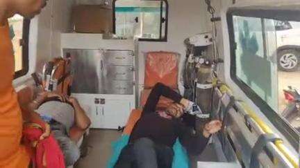 झाझा: मछिन्द्रा गांव के समीप दादपुर जाने वाली मुख्य मार्ग पर पिकअप के चकमा देने से बाइक पर सवार चाचा-भतीजा घायल