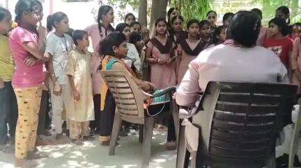 माधौगढ़: टीहर गांव में कस्तूरबा गांधी आवासीय बालिका विद्यालय में छात्राओं के साथ शिक्षक ने किया जातिवाद व्यवहार, वीडियो हुआ वायरल
