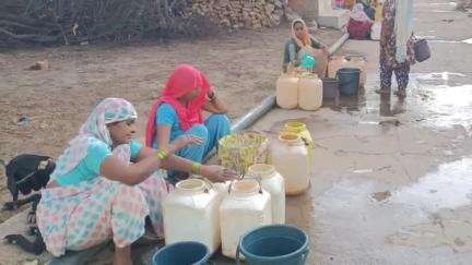 मऊगंज: भीषण जल संकट से जूझ रहे मऊगंज नगर वासी,शिकायतों के बाद भी नहीं हो रहा समाधान,तालाब का पानी पीने लोग मजबूर#jansamasya