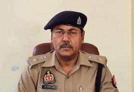 कायमगंज: संदिग्ध युवक को पूछताछ के लिए कोतवाली ले जाते समय पुलिस की बाइक फिसली, युवक फरार: ASP डॉ संजय सिंह ने दी जानकारी
