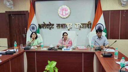 ठीकरी: बड़वानी कलेक्ट्रेट सभागृह में समय सीमा बैठक का आयोजन किया गया