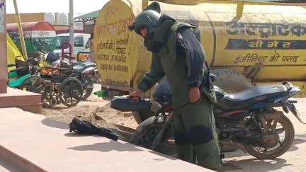 मझगवां: चित्रकूट के प्राचीन मुखारबिंद मंदिर तिराहा गेट पर पुलिस ने किया मॉक ड्रिल, सभी विभागों के अधिकारी और कर्मचारी मौजूद रहे