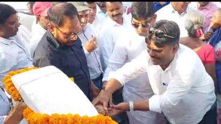 किस्को: लोहरदगा विधायक डॉ. रामेश्वर उरांव ने मुख्यमंत्री ग्राम सड़क योजना का शिलान्यास किया, कहा- आवागमन में ग्रामीणों को होगी सहूलियत