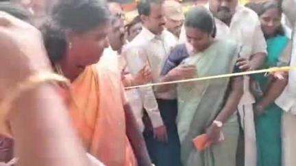 சிவகிரி: தினசரி சந்தை திறப்பு விழாவில் வாக்குவாதத்தில் ஈடுபட்ட திமுக நகராட்சி துணைத் தலைவர் சமூக வலைத்தளங்களில் வீடியோ வைரல்