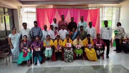 ಜಮಖಂಡಿ: ಎಸ್‌ಎಸ್‌ಎಲ್‌ಸಿಯಲ್ಲಿ ಅಧಿಕ ಅಂಕ ಪಡೆದ ವಿದ್ಯಾರ್ಥಿಗಳನ್ನು ಸನ್ಮಾನಿಸಿದ ರಾಯಚೂರು ವಿಭಾಗದ ಡಿವೈಎಸ್ಪಿ ಶಾಂತವೀರ