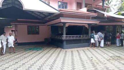 പട്ടാമ്പി: കൊടുമുണ്ടയിൽ മധ്യവയസ്‌കനെ വീട്ടുമുറ്റത്ത് രക്തം ഛർദ്ദിച്ച് മരിച്ച നിലയിൽ കണ്ടെത്തി