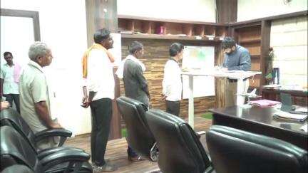 जशपुर: जशपुर के कलेक्टर ने जनदर्शन में आमजनों की समस्याएं सुनीं