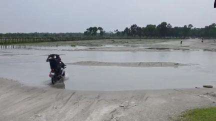 রাজগঞ্জ: আজও হলো না ক্রান্তি ব্লকের রাজাডাঙ্গা গ্রামপঞ্চায়েত এলাকার চেল নদীর উপর সেতু,এলাকায় ক্ষোভ#jansamasya