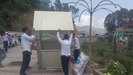 सोलन: नेशनल हाईवे-5 पर प्रशासन ने अतिक्रमण हटाने की कार्रवाई जारी रखी