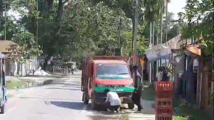 মাথাভাঙা ২: পারাডুবি সংলগ্ন এলাকায় পথ দুর্ঘটনায় আহত হল এক সাইকেল আরোহী