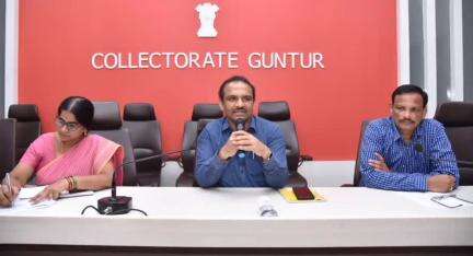 గుంటూరు: బుధవారం కలక్టరేట్ లో నిర్వహించే మాక్ డ్రిల్ పై  అధికారులతో సమావేశం నిర్వహించిన డిఆర్ఓ ఎన్.ఎస్.కే.ఖాజావలి