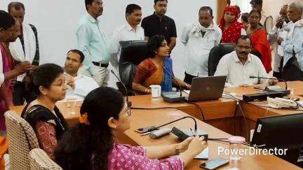 सिवनी: जिलास्तरीय जनसुनवाई में कलेक्ट्रेट सभा कक्ष में 107 आवेदन प्राप्त हुए