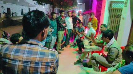 बिजावर: अनगौर और मऊखेरा में गुलगंज थाना पुलिस ने चोपाल लगाकर लोगों से की बातचीत