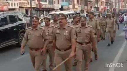 गोरखपुर: गोरखनाथ थाना प्रभारी शशि भूषण राय ने दलबल के साथ क्षेत्र में पैदल गश्त कर अवैध अतिक्रमण करने वालों के खिलाफ की कार्रवाई