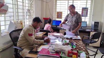 मोहन बड़ोदिया: जसवाड़ा के पास मोहन बड़ोदिया पुलिस ने अवैध कच्ची शराब के साथ एक महिला को पकड़ा, मामला दर्ज किया गया