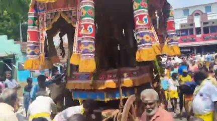 எடப்பாடி: நஞ்சுண்டேஸ்வரர் கோவிலில் சத்தாபரண நிகழ்ச்சியில் பக்தர்கள் தேரை வடம் பிடித்து இழுத்தனர்