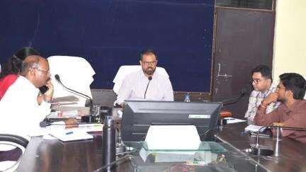 मुंगेली: मुख्यमंत्री के संभावित प्रवास के दृष्टिगत कलेक्टर ने कलेक्ट्रेट में तैयारियों की की समीक्षा