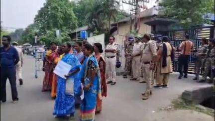 বালুরঘাট: দু'বছর আগের দণ্ডি কান্ড নিয়ে ফের সরব আদিবাসীরা, বালুরঘাটে বিক্ষোভ আন্দোলনে শামিল আদিবাসী ঐক্য মঞ্চ