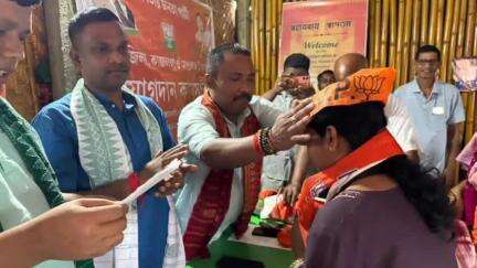 দাংতল ৰাজহ চক্ৰ: কাজলগাঁৱত ২৫ গৰাকী লোকৰ বিজেপিত যোগদান, উপস্থিত বিজনীৰ বিধায়ক অজয় কুমাৰ ৰায়