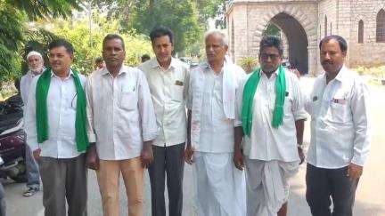 గుంటూరు: కౌలు రైతులకు గుర్తింపు కార్డులు జారీచేయాలి: నగరంలో ఏపీ కౌలు రైతుల సంఘం రాష్ట్ర ప్రధాన కార్యదర్శి జమలయ్య డిమాండ్