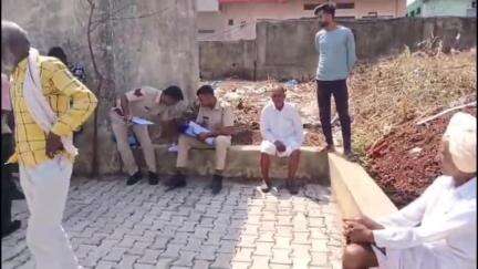 गंगधार: गंगधार थाना क्षेत्र के डग-चौमहला हाईवे पर दो बाइकों की आमने-सामने हुई भिड़ंत, एक व्यक्ति की मौत व दूसरा हुआ घायल