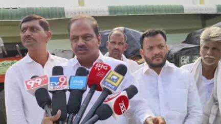 నారాయణ్​ఖేడ్: రైతులను ఇబ్బందులకు గురి చేయవద్దు: మనూర్‌లో నారాయణఖేడ్ మాజీ ఎమ్మెల్యే భూపాల్ రెడ్డి