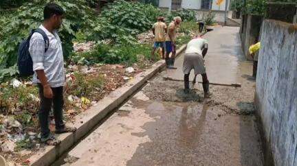 খড়গপুর ১: বর্ষার আগেই রাস্তা মেরামতে উদ্যোগী খড়গপুর পৌরসভা