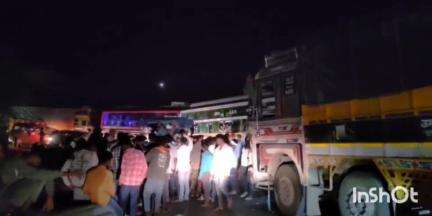 कुक्षी: टांडा में घाट पर ट्रक खराब होने से वाहनों का जाम लगा, टांडा और रिंगनोद पुलिस मौके पर पहुंची, सैकड़ों वाहन फंसे