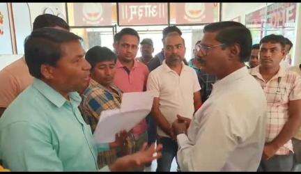 निरसा/चिरकुंडा: निरसा मुग्मा स्थित डीएवी स्कूल के सामने अभिभावक संघ का 36 दिनों का धरना समाप्त